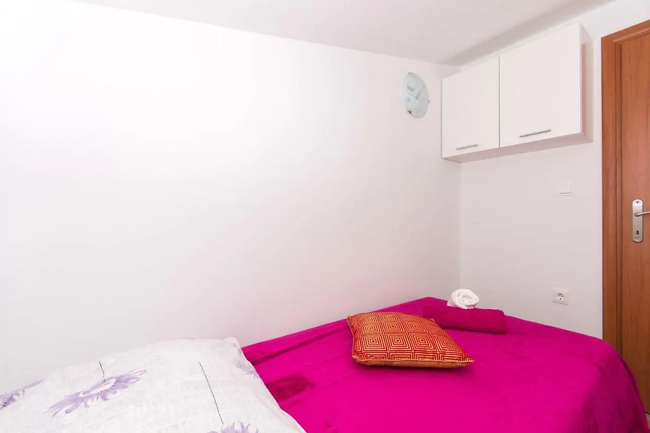 Apartmani Island Trogir 0*,