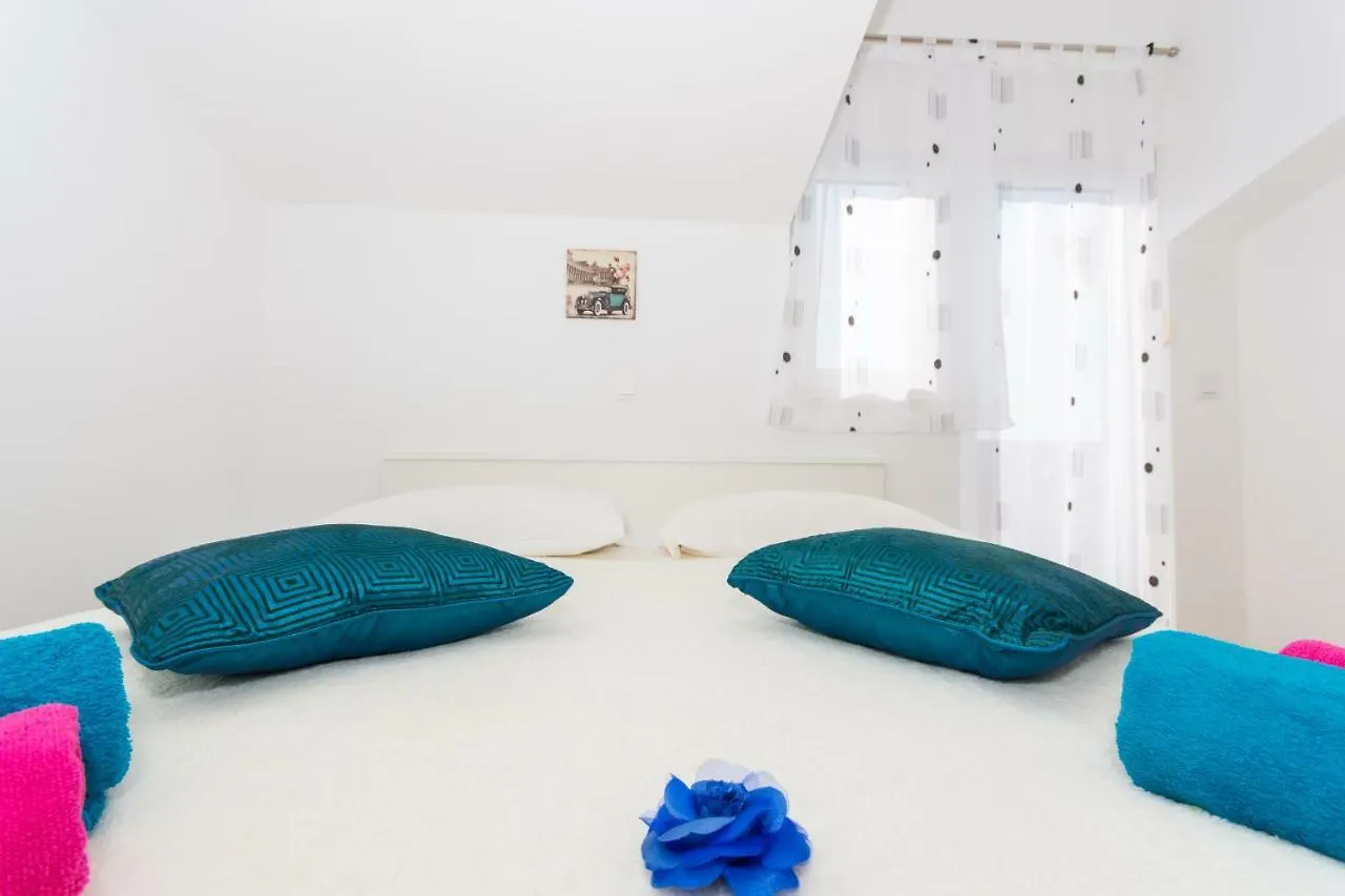 Apartmani Island Trogir 0*,  Croatia