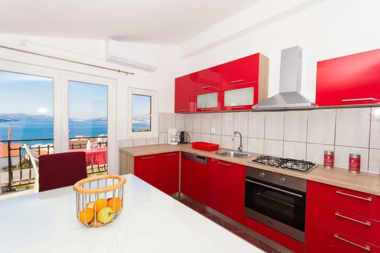 Apartmani Island Trogir 0*,
