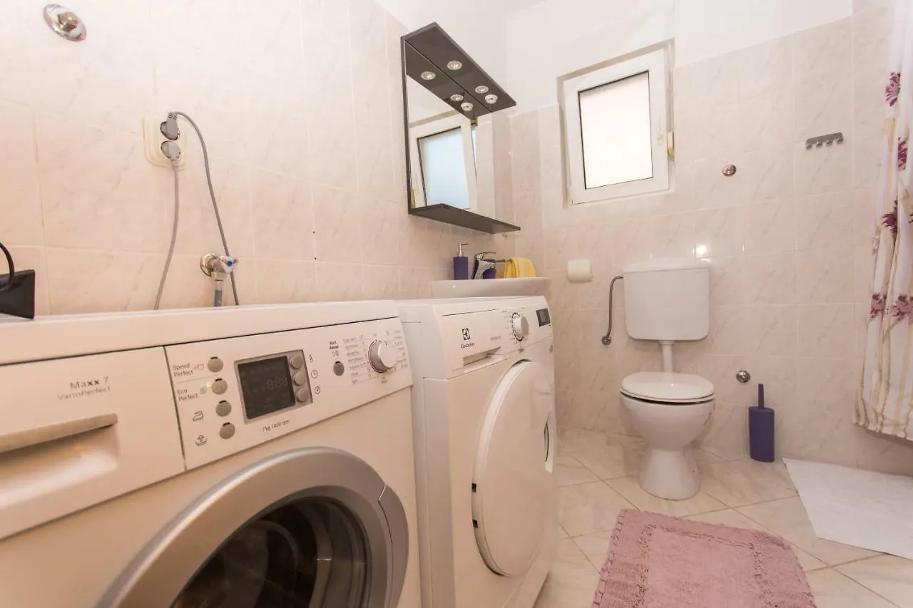 Apartmani Island Trogir 0*,  Croatia