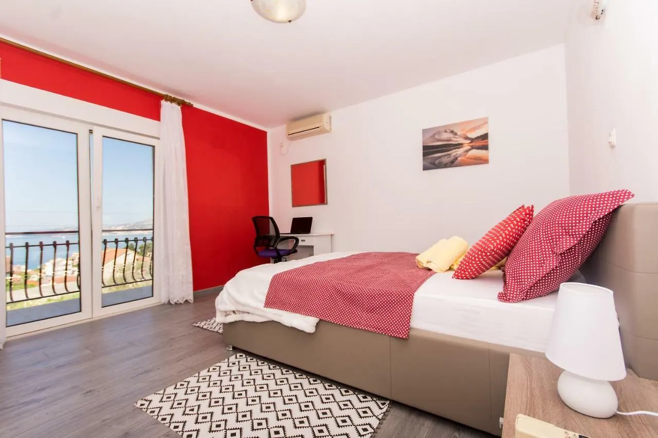 Apartmani Island Trogir 0*,  Croatia